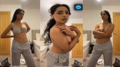 Delhi college Girl Sexy Figure Showing Nude Body to BF