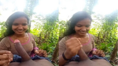 Smiley Face Tamil Girl Loves to Suck Boyfriend’s Cock